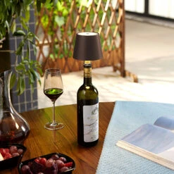 Lindby Linor LED-Weinflaschenlampe Kaffee Akku