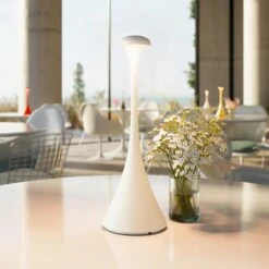 LED-Akku-Tischleuchte Nudrop, IP54, Schneeweiß