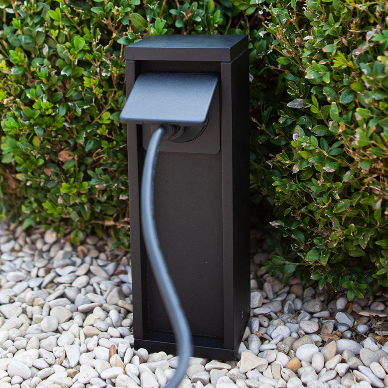 Steckdosensäule Mains, 1 Anschluss, Max. 3.500 W 1 Steckdosensäule Mains, 1 Anschluss, Max. 3.500 W