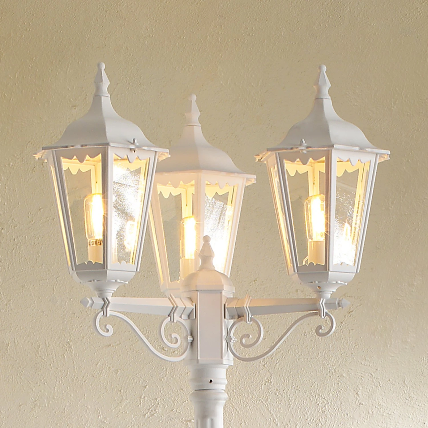 Konstsmide Mastleuchte Firenze, 3-flammig, Weiß 2 Konstsmide Mastleuchte Firenze, 3-flammig, Weiß – Bild 2